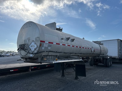 1985 Arco Trailers 5000 gal Flatbed Dump Truck