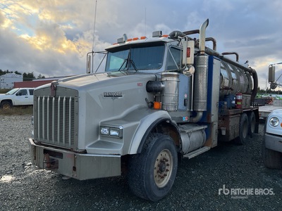 2005 Kenworth T800 6x4 شاحنة شفط و حفر (Inoperable)