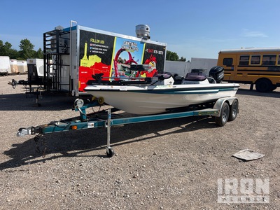 1978 Champion  Barco de Pesca de Percas w/ Ez Loader Trailer