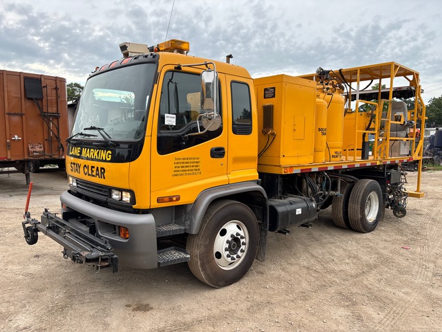 2002 Isuzu FTR 4x2 Extended Cab Paint Striping Truck