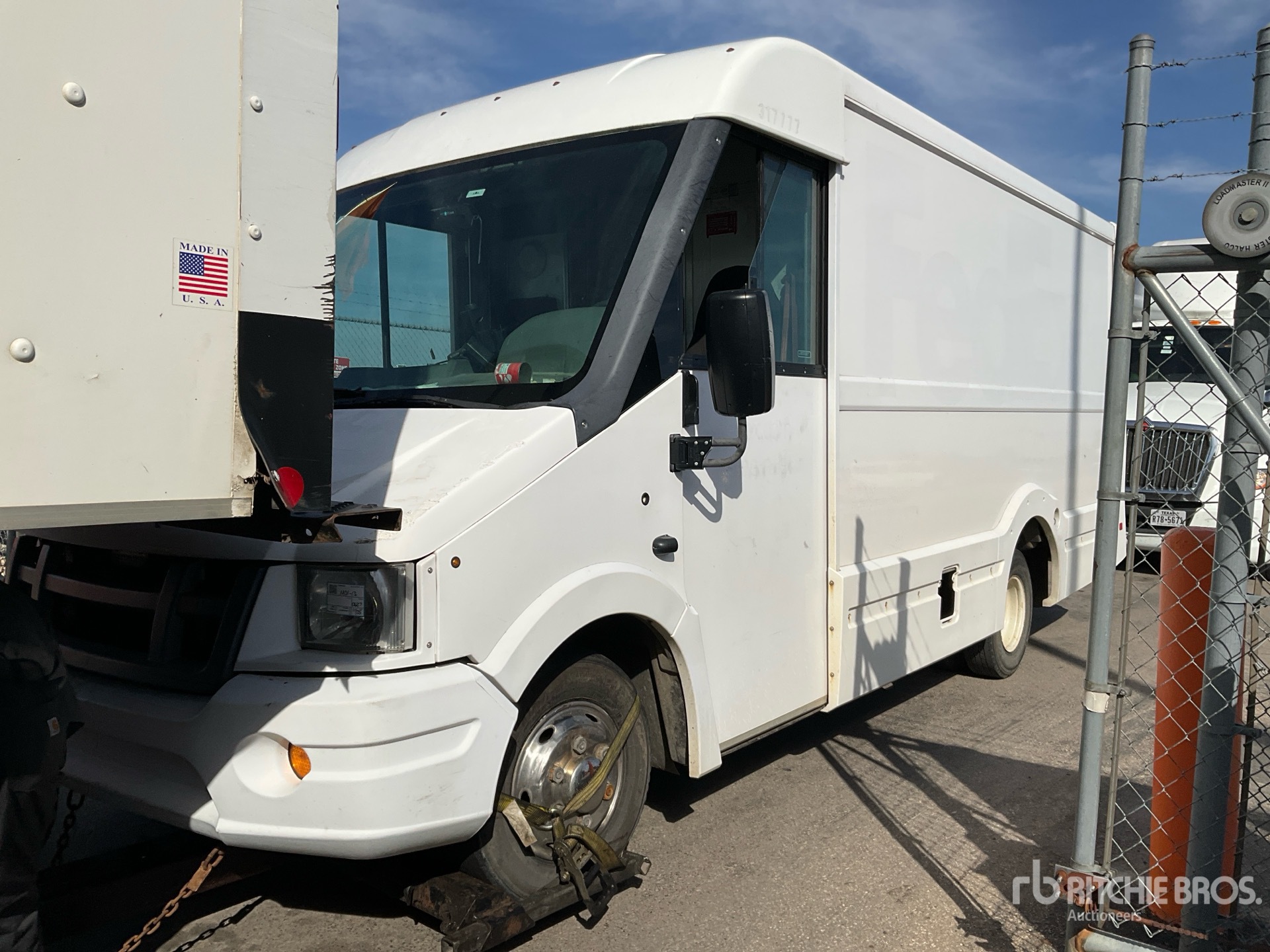 2013 Isuzu NPR Van Truck
