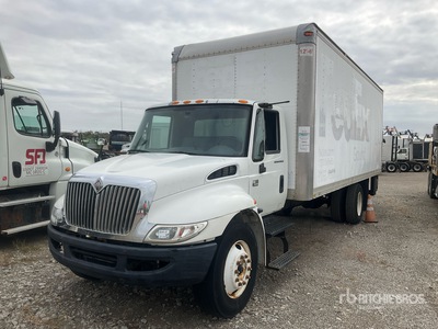 2006 International 4300 SBA 4x2 4x2 Camion fourgon