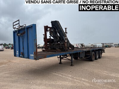 Kaiser Tri/A Semi-Remorque Plateau Avec Grue Hiab 140AW Remorque à plateau (Inoperable)