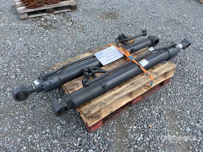 Quantity of (2) Doosan Boom Cylinder (Unused) - Fits DX225LC3/5/7