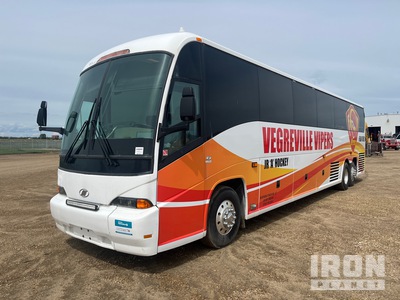 2006 MCI J4500 6x4 48-Seat Bus