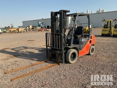 2016 Toyota 8FGU25 4500 lb Pneumatic Tire Heftruck