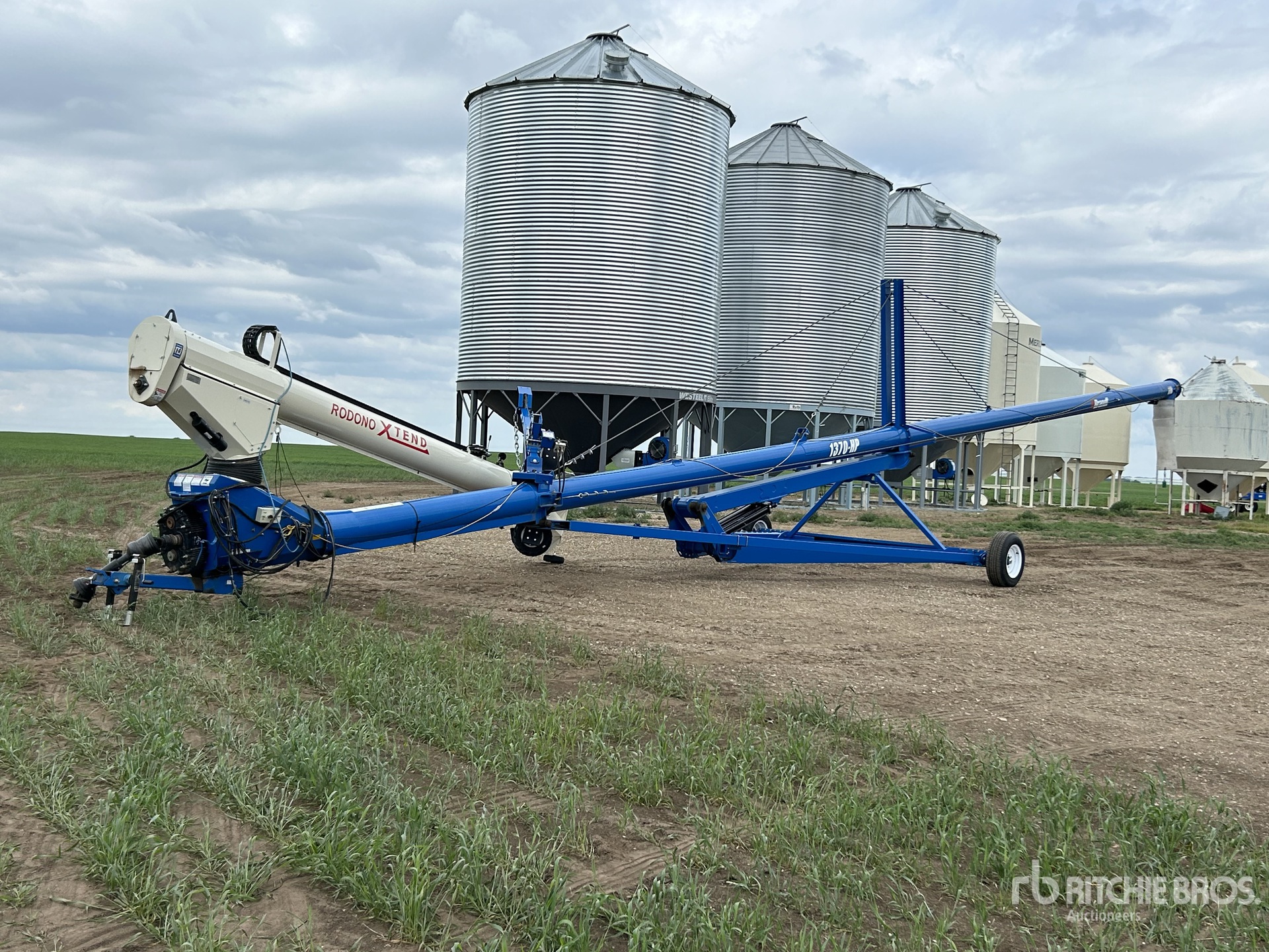2014 Brandt 1370HP 13 in x 70 ft Swing Grain Auger