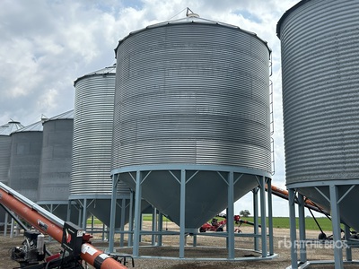 2010 Westeel Rosco +/- 4500 bu 6 Ring Hopper Grain Bin