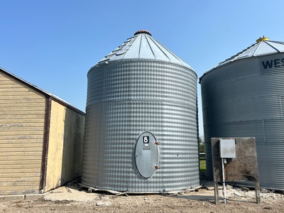 Behlen +/- 2000 bu Grain Bin