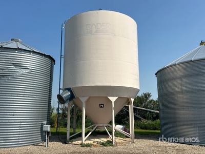 Bader +/- 1800 bu Smooth Wall Hopper Grain Bin