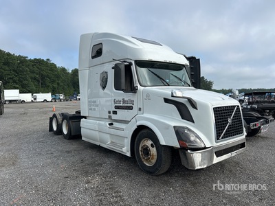 2016 Volvo VNL670 6x4 Cabeza Tractora Cabina Dormitorio (Inoperable)