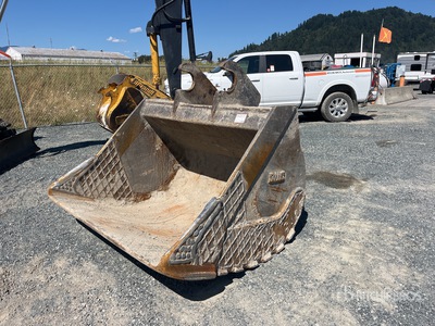 71 in Cleanup Excavator Bucket