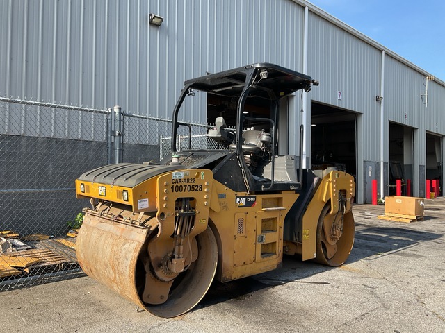 2017 Caterpillar CB44B