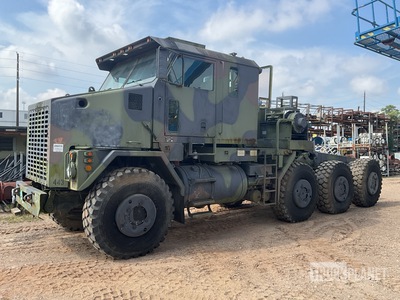 1996 Oshkosh M1070 Winch Truck