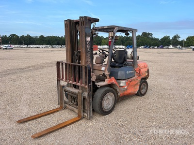 2011 Toyota 7FGU35 7000 lb Pneumatic Tire Montacargas