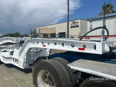 16-Wheel Heavy-Haul Jeep