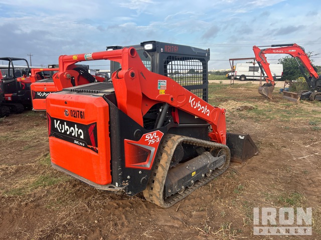 MINI CARGADOR SOBRE ORUGAS KUBOTA SVL753
