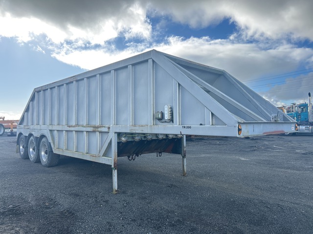 2005 MTE 3A 5 m Tri/A Belly Dump Trailer