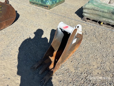 Wain-Roy 11 in Digging Excavator Bucket