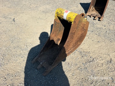 Wain-Roy 12 in Digging Excavator Bucket