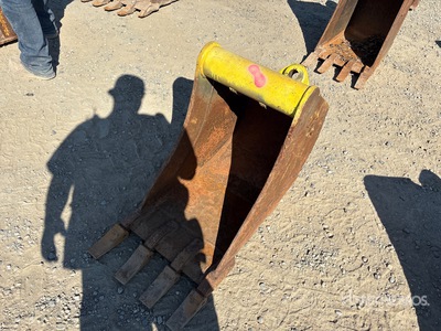 Wain-Roy 16 in Excavator Bucket