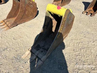 Wain-Roy 10.5 in Digging Excavator Bucket