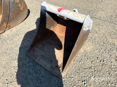 Wain-Roy 22 in Cleanup Excavator Bucket