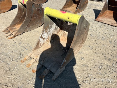 Wain-Roy 22 in Digging Excavator Bucket