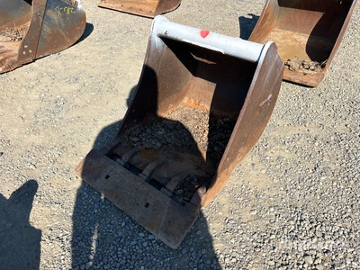 22 in Cleanup Excavator Bucket