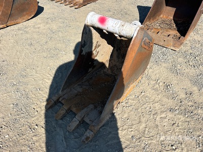 Wain-Roy 16 in Digging Excavator Bucket