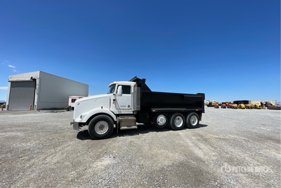 1993 Kenworth T800 8x4 Tri/A Dump Truck
