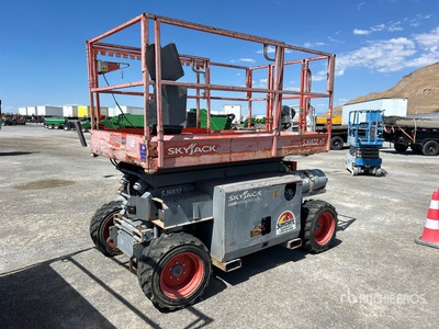 2013 Skyjack SJ6832 RT 4x4 Dual Fuel Scissor Lift