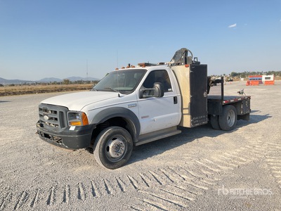 2004 Hiab 035 5000 lb Knuckle Boom on 2005 Ford F-550 4x4 Camion con Grua / Boom Truck