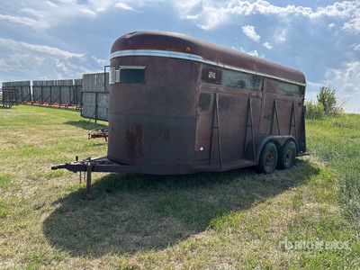 1981 Wy-Lee T/A Livestock Trailer