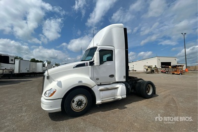 2015 Kenworth T680 4x2 S/A Day Cab Truck Tractor
