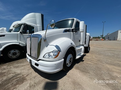 2014 Kenworth T680 4x2 S/A Day Cab Truck Tractor