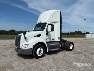 2016 Peterbilt 579 4x2 Day Cab Truck Tractor