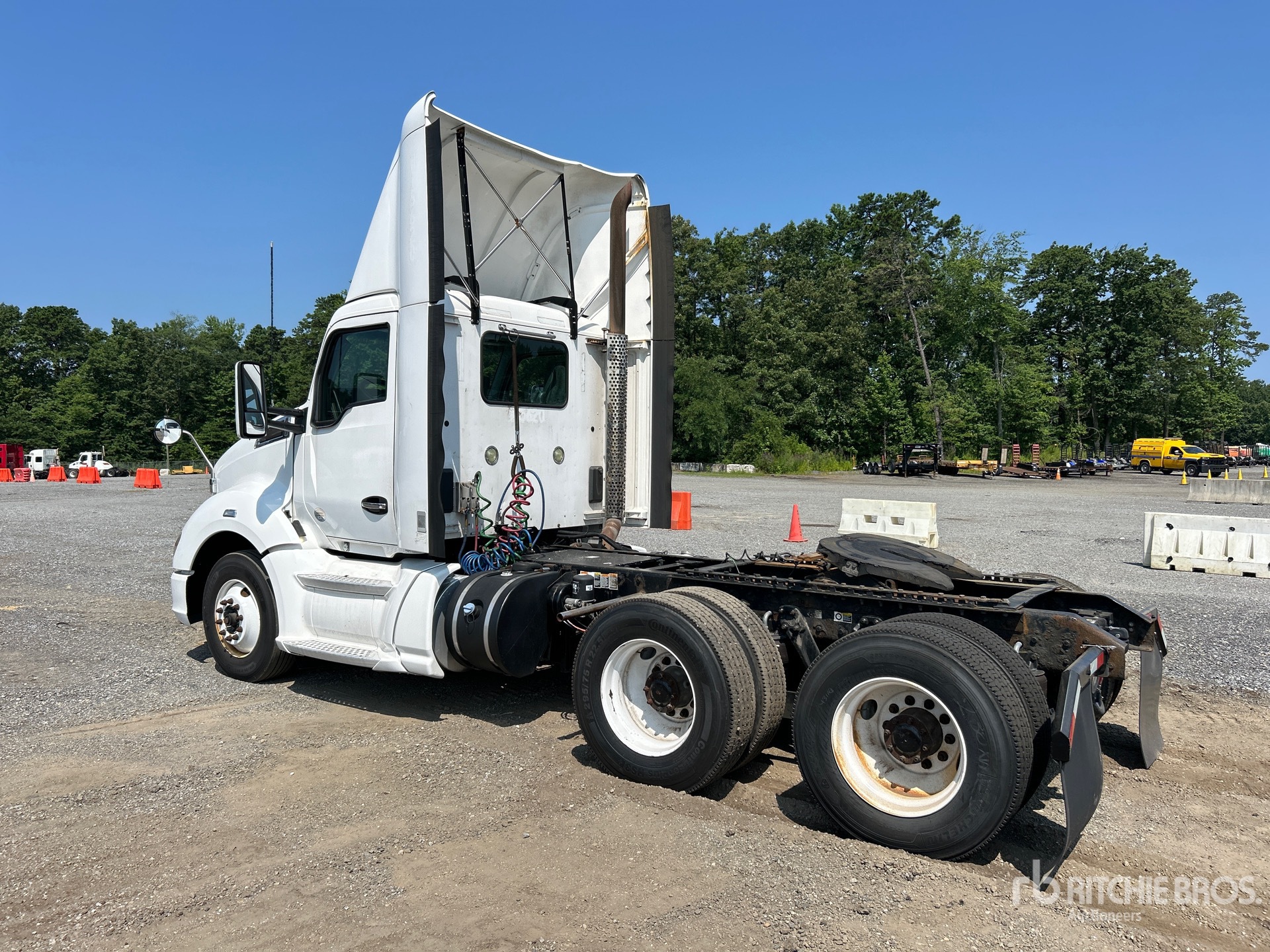 2014 Kenworth T680 6x4 T/A Day Cab Truck Tractor