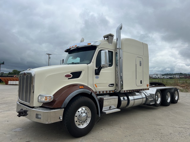 2020 Peterbilt 567 8x4 Heavy Haul Tri/A Sleeper Truck Tractor