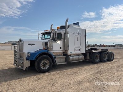 2006 Kenworth T800 8x6 Sleeper Winch Truck