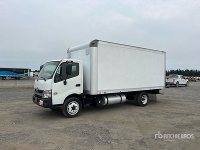 2018 Hino 195 4x2 Gesloten vrachtwagen