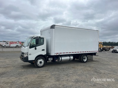 2018 Hino 195 4x2 Furgoneta caja cerrada