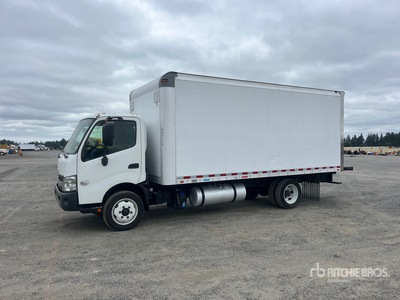 2018 Hino 195 4x2 Furgoneta caja cerrada