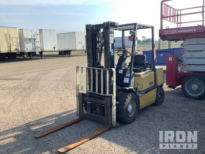 2001 Yale GLP060 5700 lb Pneumatic Tire Forklift