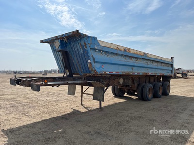 1993 Arne's 30 ft Tri/A End Dump Trailer