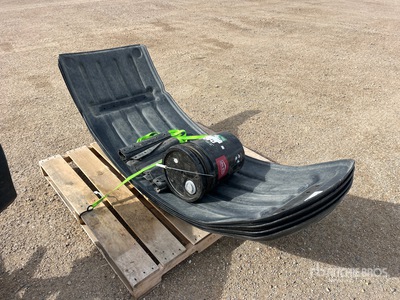 Quantity of (4) Wide Fenders Divers - Équipement agricole