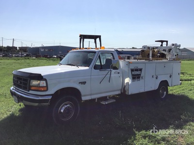 1997 Ford F-450 4x2 Camion de servicios