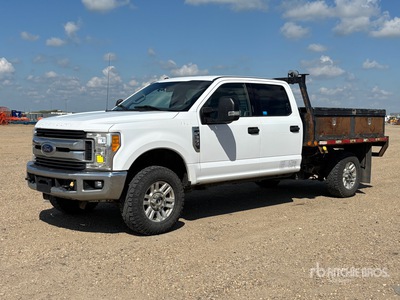 2017 Ford F-350 XLT 4x4 Crew Cab Flatbed Truck