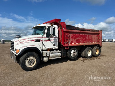 2002 Mack CV700 8x4 Camion à benne basculante Tridem