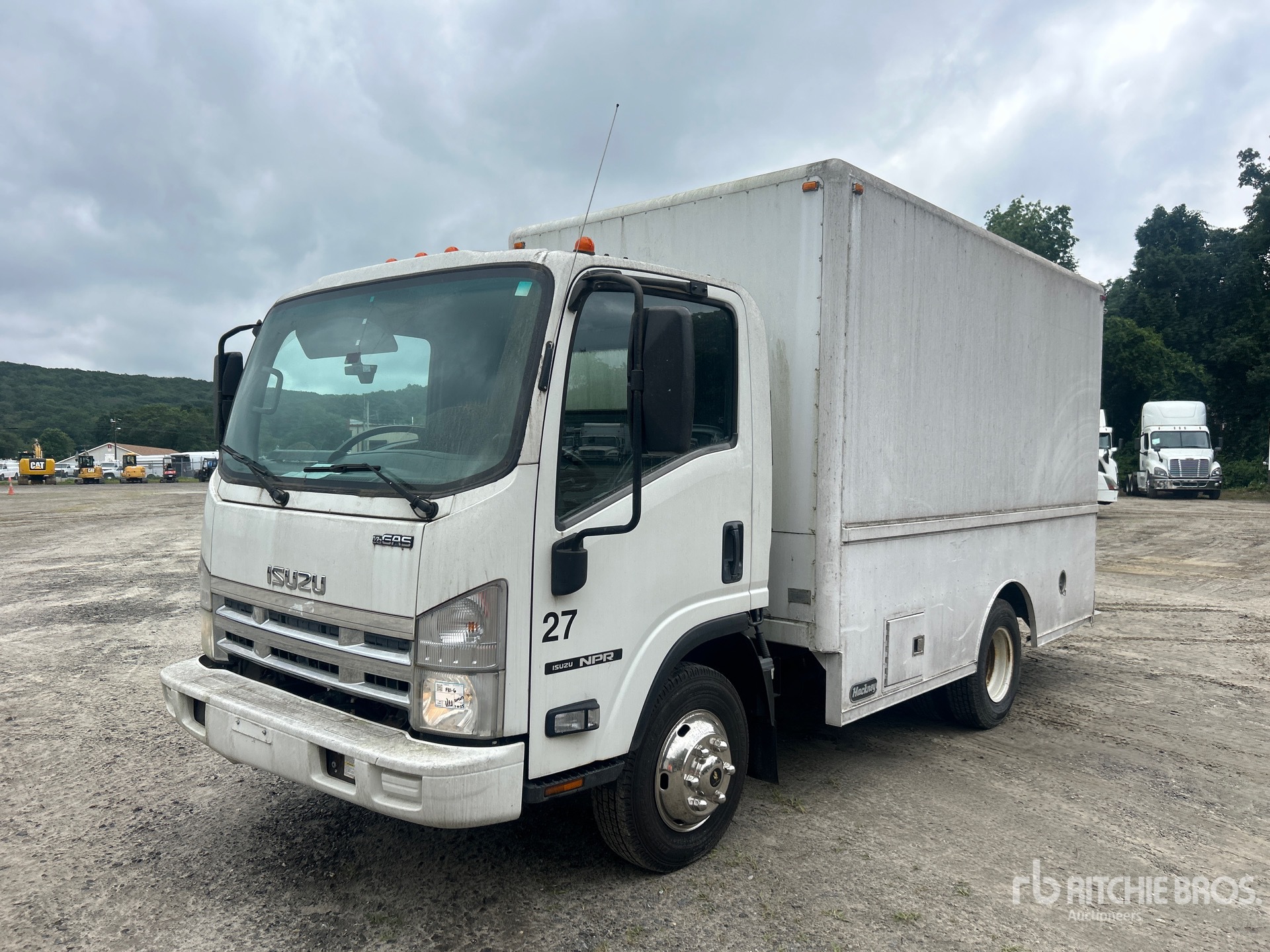 2014 Isuzu NRR 4x2 Van Truck